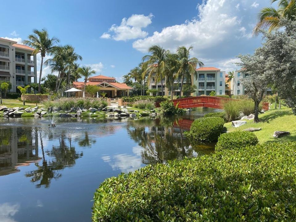 For Sale: $635,000 (3 beds, 3 baths, 2127.9 Square Feet)