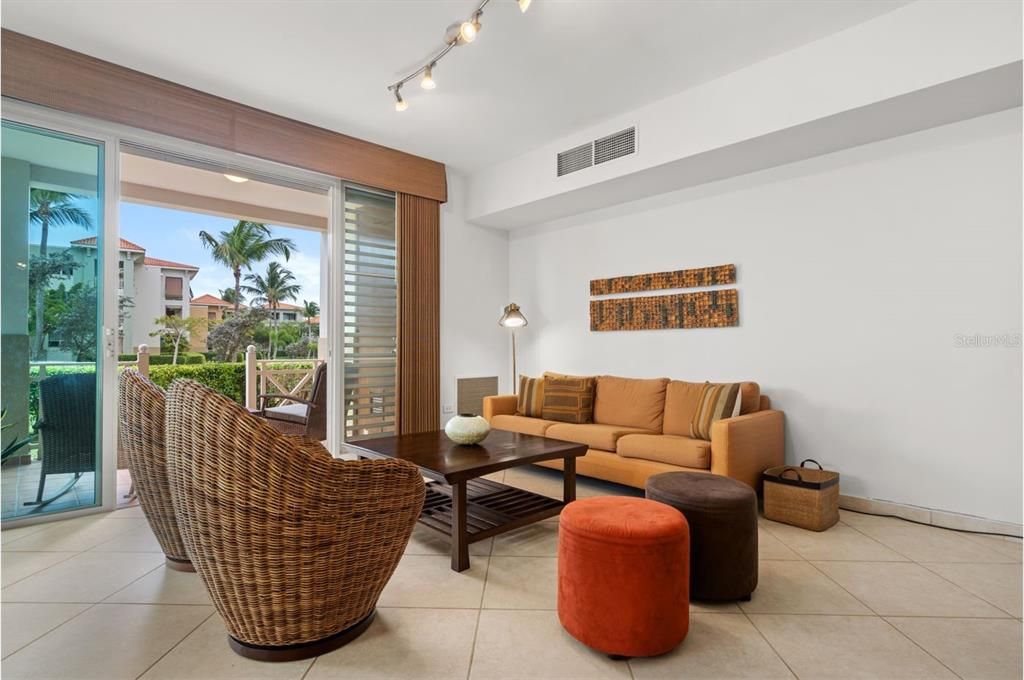 For Sale: $635,000 (3 beds, 3 baths, 2127.9 Square Feet)