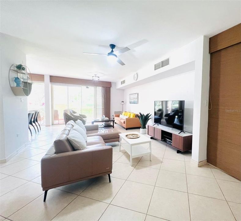 For Sale: $635,000 (3 beds, 3 baths, 2127.9 Square Feet)