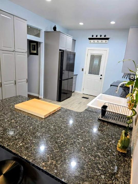 待售: $230,000 (2 贝兹, 1 浴室, 1071 平方英尺)