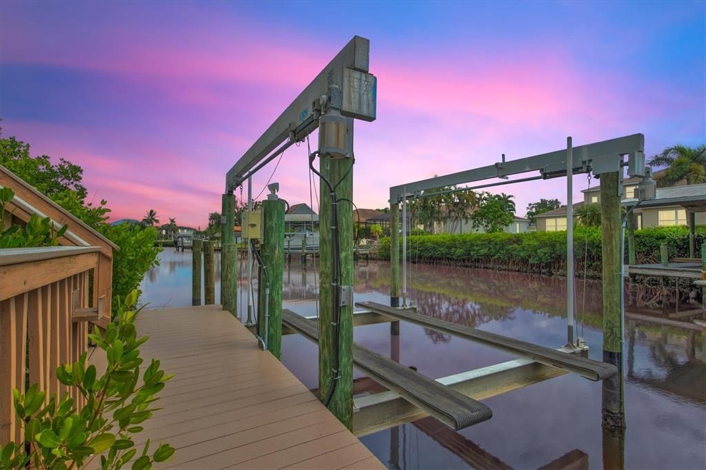 Active With Contract: $849,900 (3 beds, 2 baths, 1974 Square Feet)