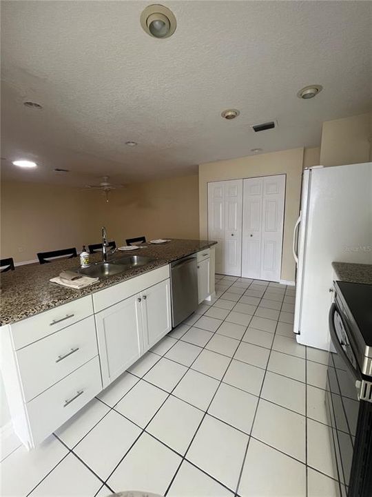 На продажу: $219,000 (3 спален, 2 ванн, 1418 Квадратных фут)