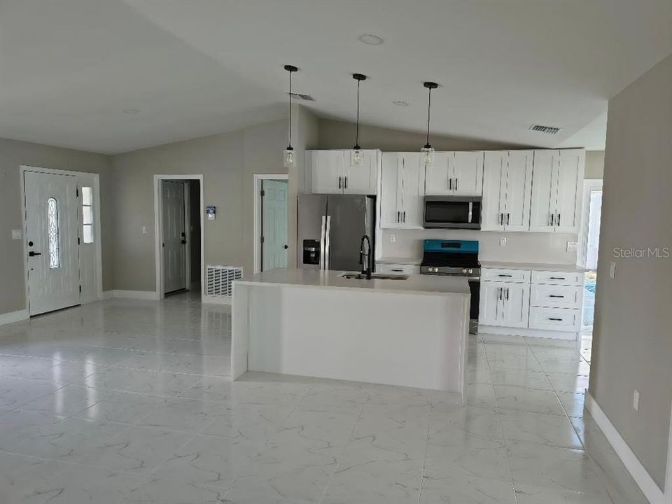 Active With Contract: $369,900 (3 beds, 2 baths, 1547 Square Feet)