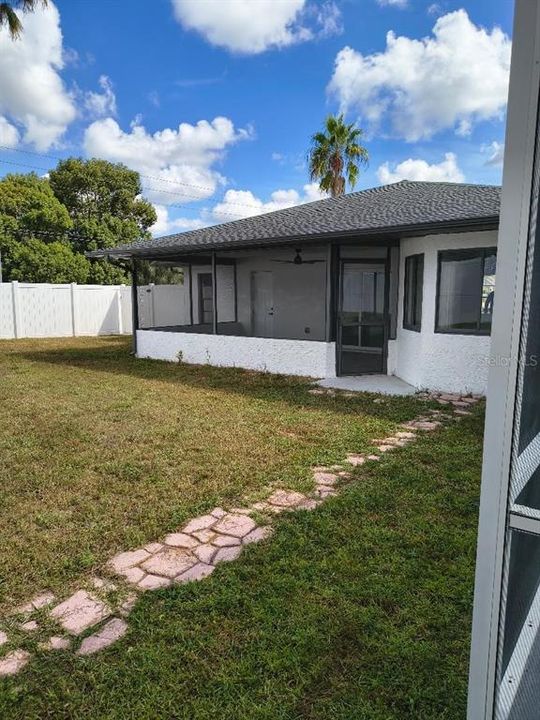 Active With Contract: $369,900 (3 beds, 2 baths, 1547 Square Feet)