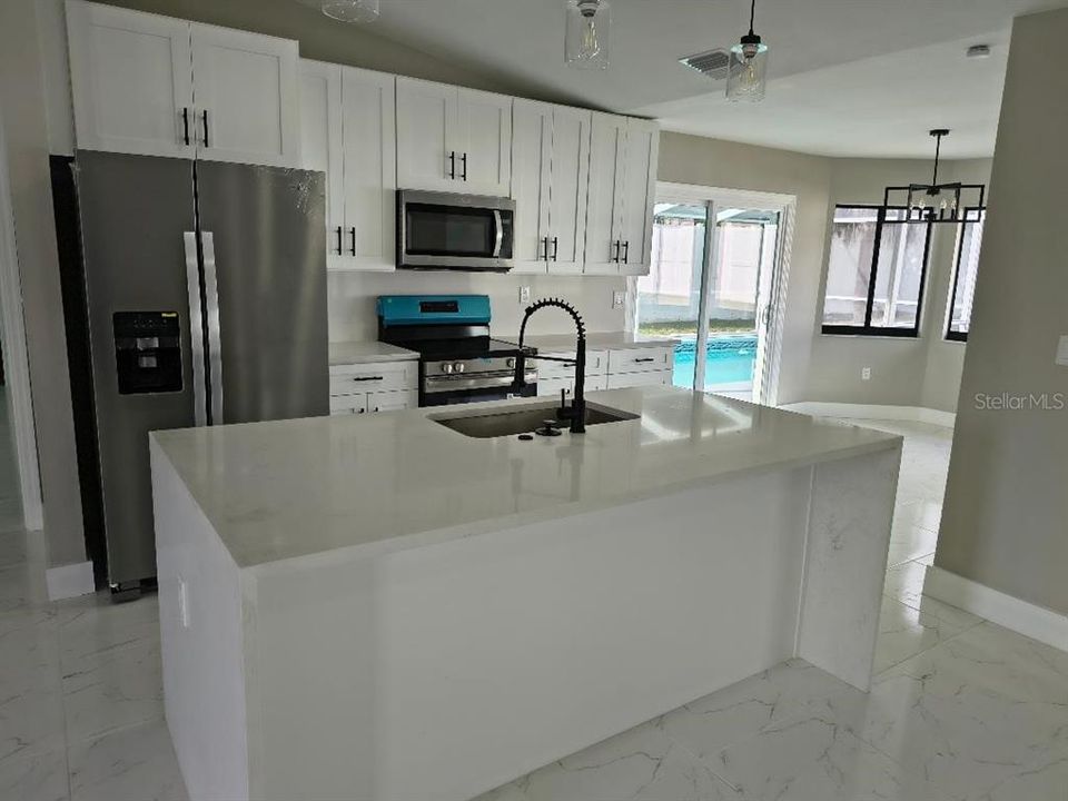 Active With Contract: $369,900 (3 beds, 2 baths, 1547 Square Feet)