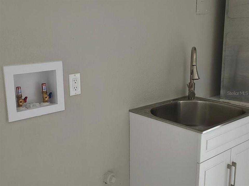 Active With Contract: $369,900 (3 beds, 2 baths, 1547 Square Feet)