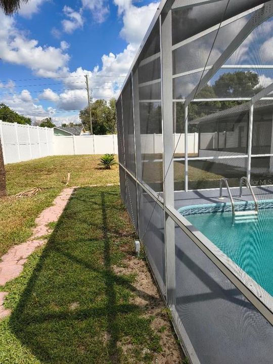 Active With Contract: $369,900 (3 beds, 2 baths, 1547 Square Feet)