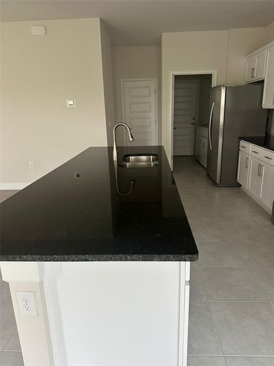 En Renta: $2,200 (4 camas, 2 baños, 2405 Pies cuadrados)