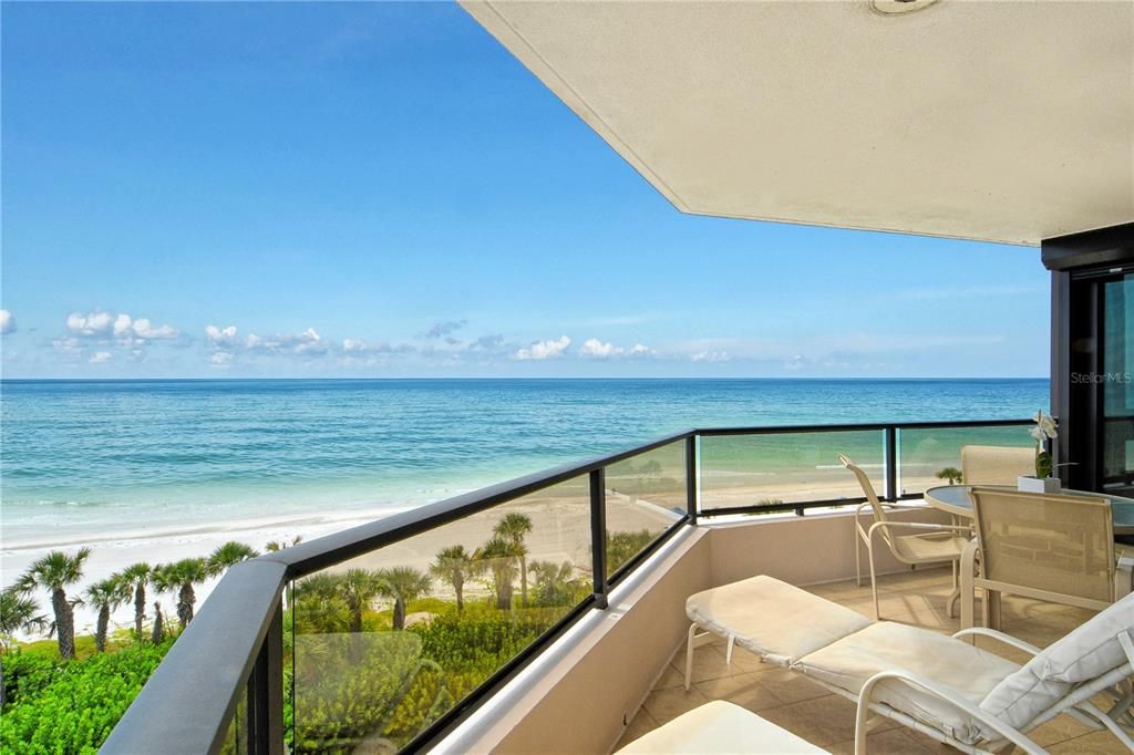 Под контрактом: $2,000,000 (3 спален, 3 ванн, 1825 Квадратных фут)