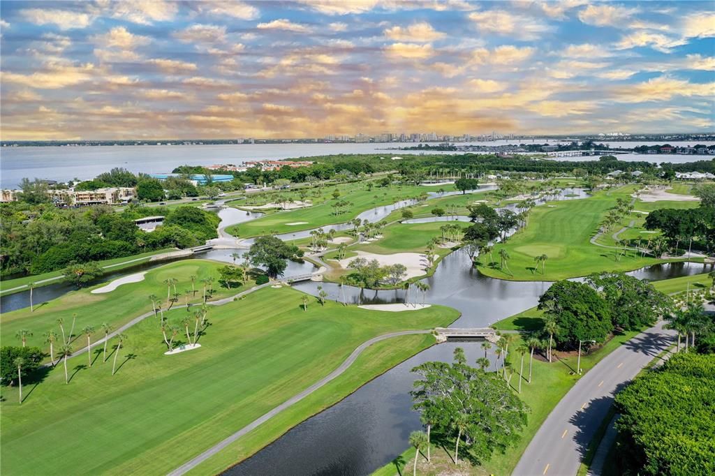 Под контрактом: $2,000,000 (3 спален, 3 ванн, 1825 Квадратных фут)