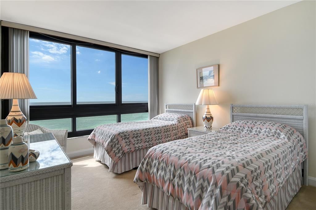 Под контрактом: $2,000,000 (3 спален, 3 ванн, 1825 Квадратных фут)