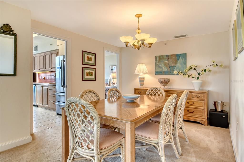 Под контрактом: $2,000,000 (3 спален, 3 ванн, 1825 Квадратных фут)