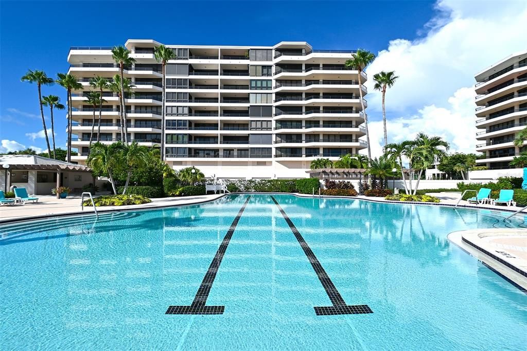 Под контрактом: $2,000,000 (3 спален, 3 ванн, 1825 Квадратных фут)