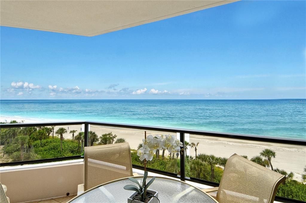 Под контрактом: $2,000,000 (3 спален, 3 ванн, 1825 Квадратных фут)