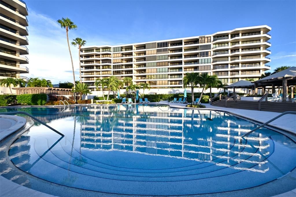 Под контрактом: $2,000,000 (3 спален, 3 ванн, 1825 Квадратных фут)