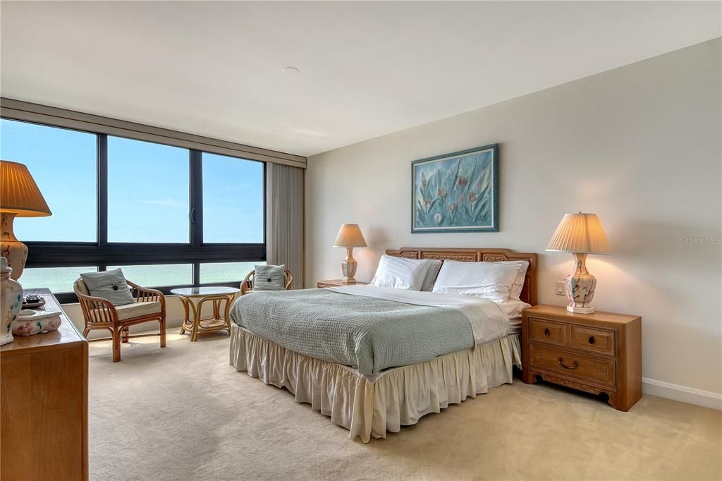 Под контрактом: $2,000,000 (3 спален, 3 ванн, 1825 Квадратных фут)