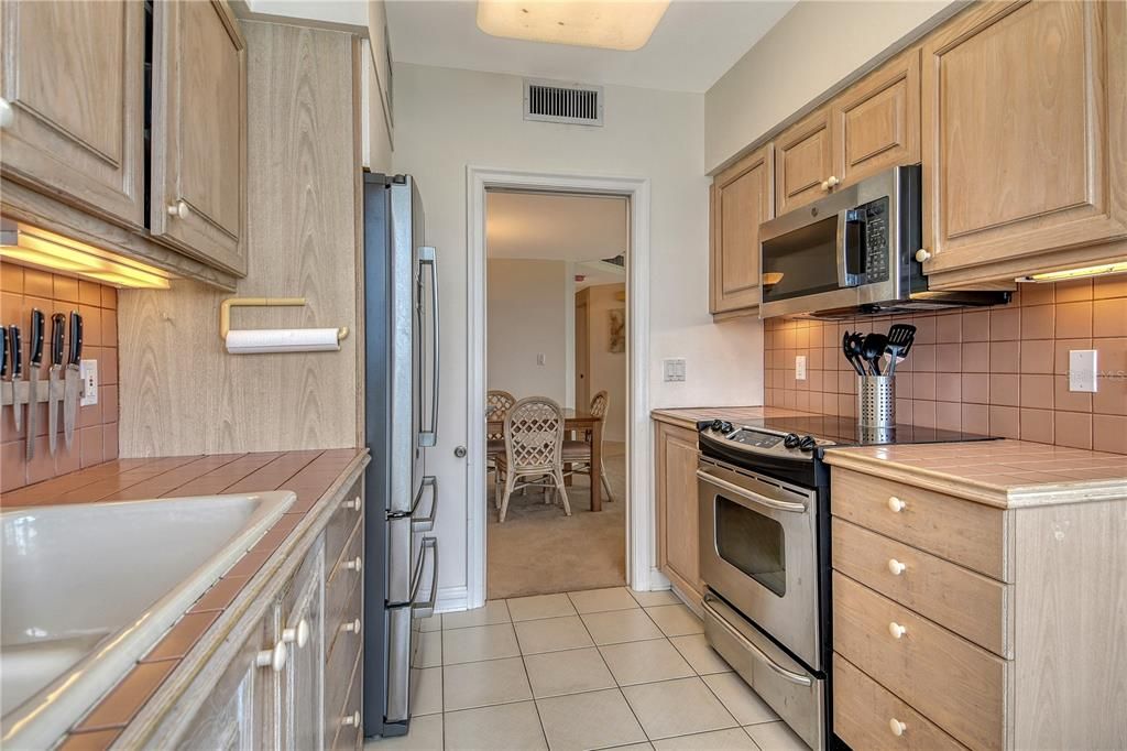 Под контрактом: $2,000,000 (3 спален, 3 ванн, 1825 Квадратных фут)