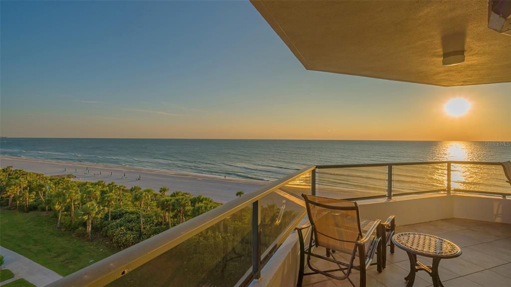 Под контрактом: $2,000,000 (3 спален, 3 ванн, 1825 Квадратных фут)