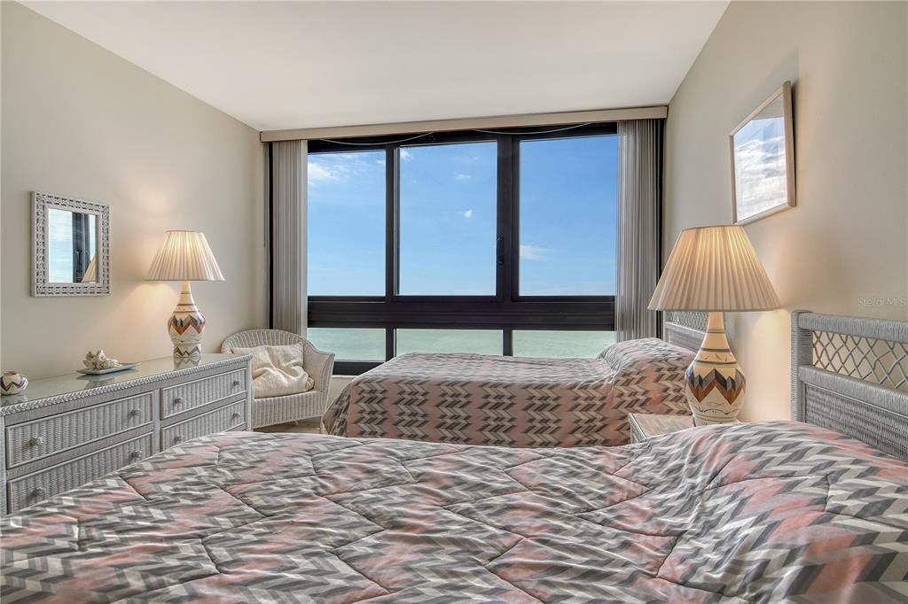 Под контрактом: $2,000,000 (3 спален, 3 ванн, 1825 Квадратных фут)