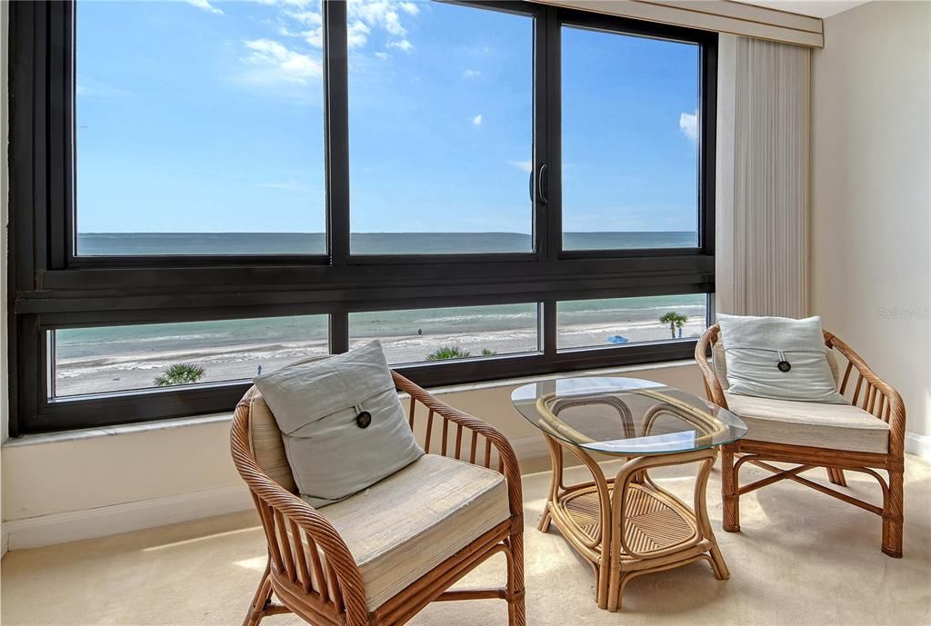 Под контрактом: $2,000,000 (3 спален, 3 ванн, 1825 Квадратных фут)