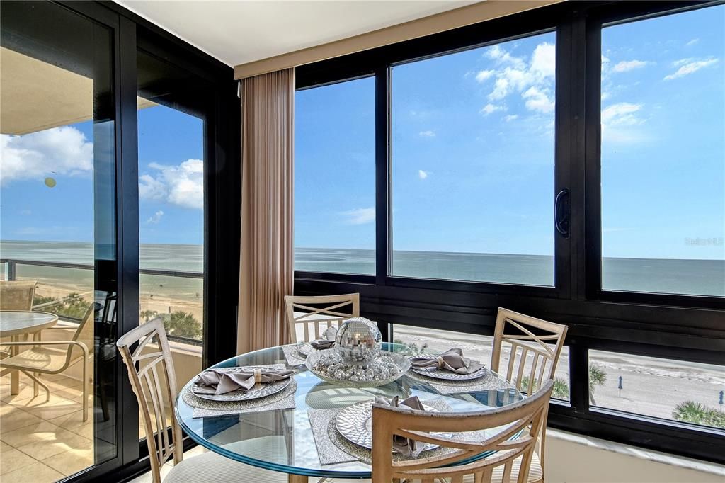 Под контрактом: $2,000,000 (3 спален, 3 ванн, 1825 Квадратных фут)