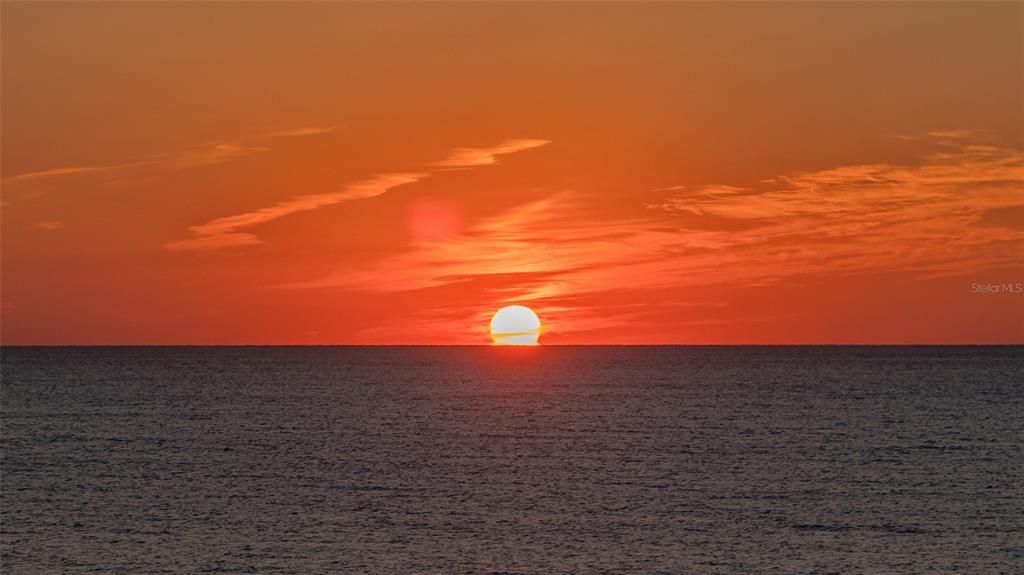 Под контрактом: $2,000,000 (3 спален, 3 ванн, 1825 Квадратных фут)