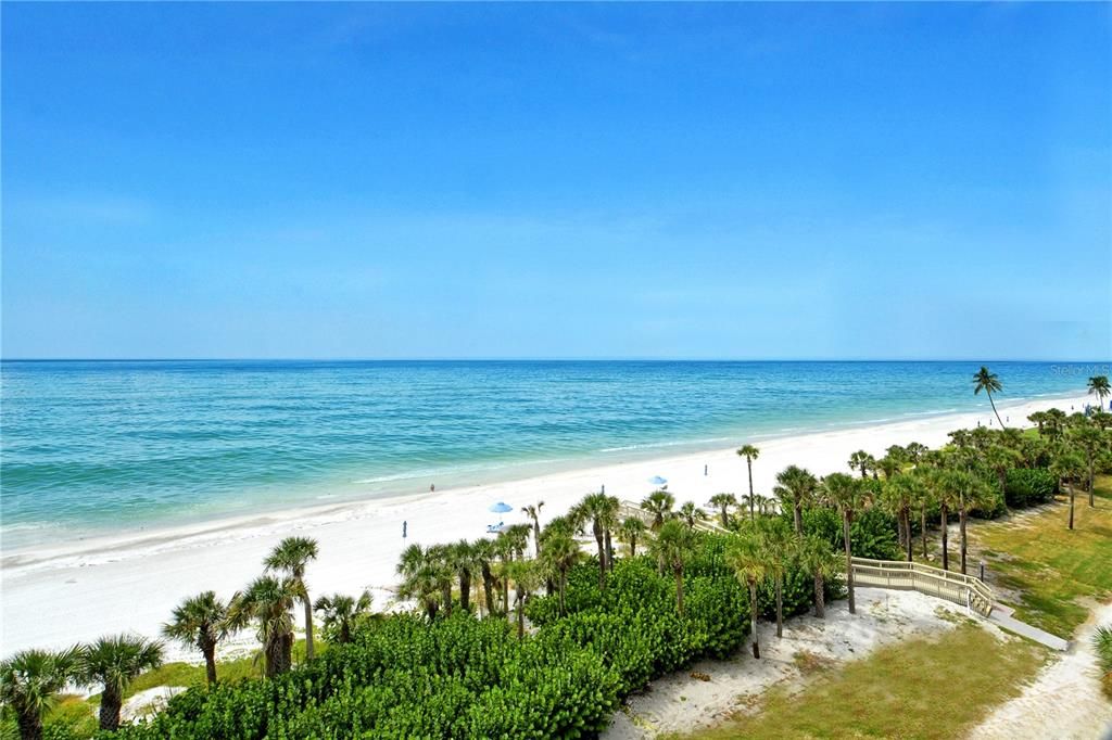 Под контрактом: $2,000,000 (3 спален, 3 ванн, 1825 Квадратных фут)