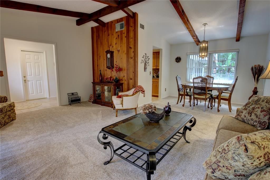 Activo con contrato: $399,900 (3 camas, 2 baños, 1650 Pies cuadrados)