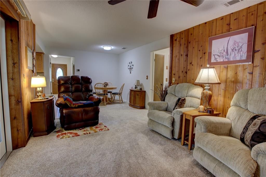 Activo con contrato: $399,900 (3 camas, 2 baños, 1650 Pies cuadrados)