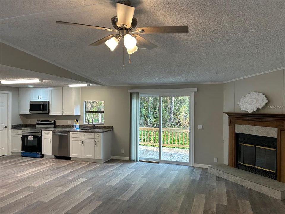 Activo con contrato: $233,900 (3 camas, 2 baños, 1568 Pies cuadrados)