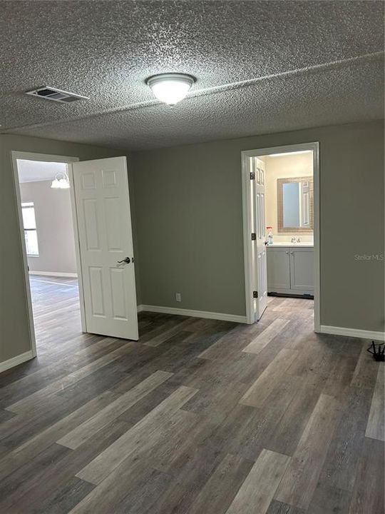 Activo con contrato: $233,900 (3 camas, 2 baños, 1568 Pies cuadrados)