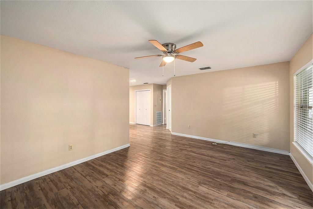 For Rent: $2,000 (2 beds, 1 baths, 1010 Square Feet)