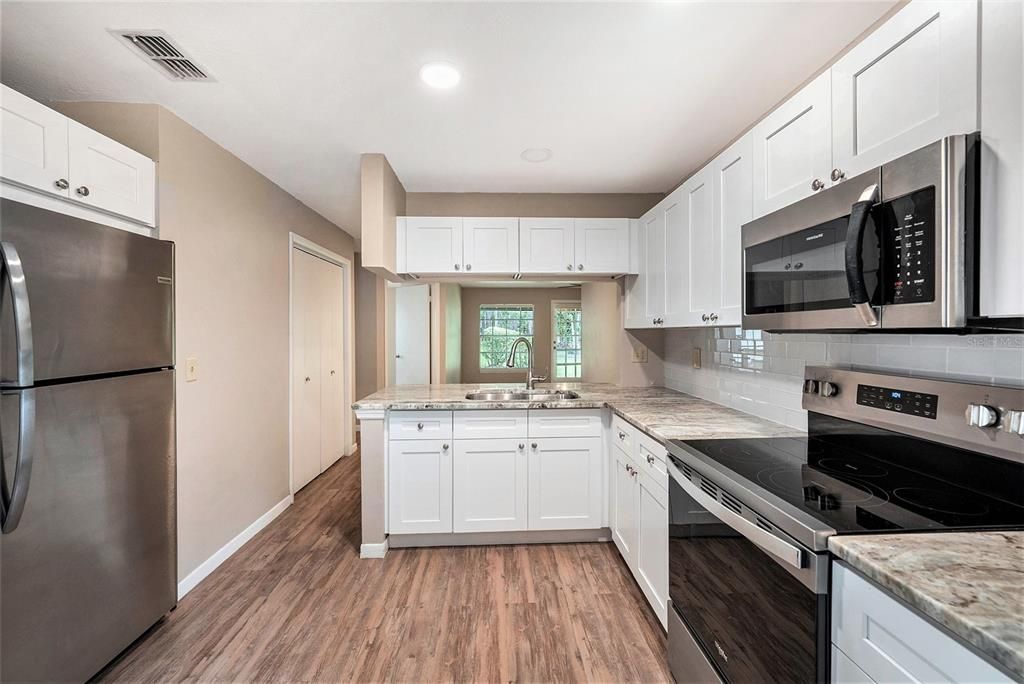 For Rent: $2,000 (2 beds, 1 baths, 1010 Square Feet)