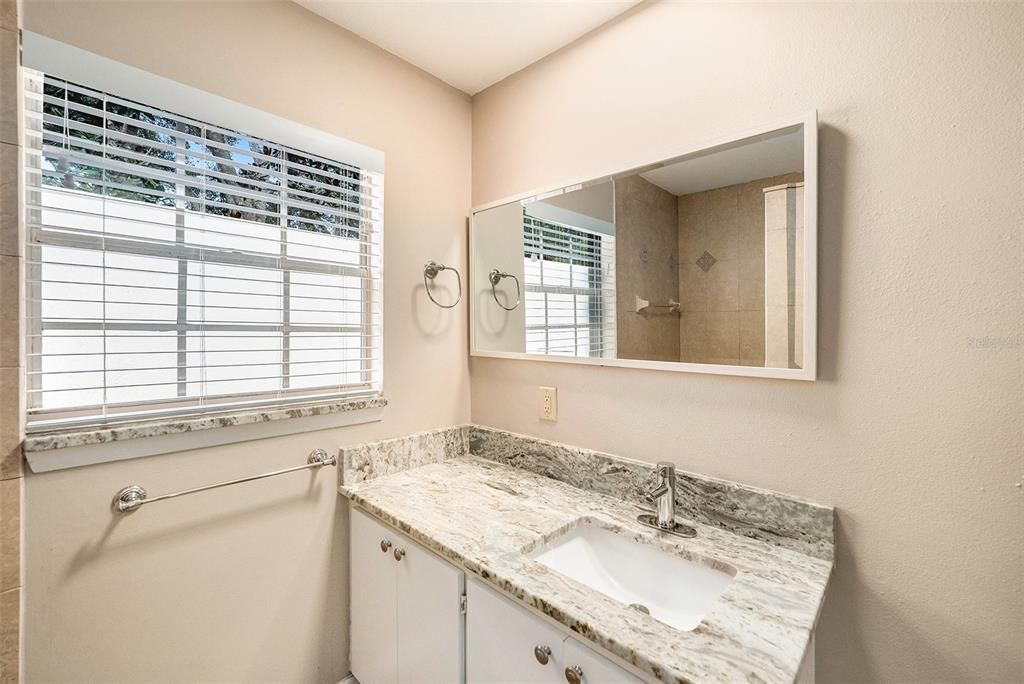 For Rent: $2,000 (2 beds, 1 baths, 1010 Square Feet)