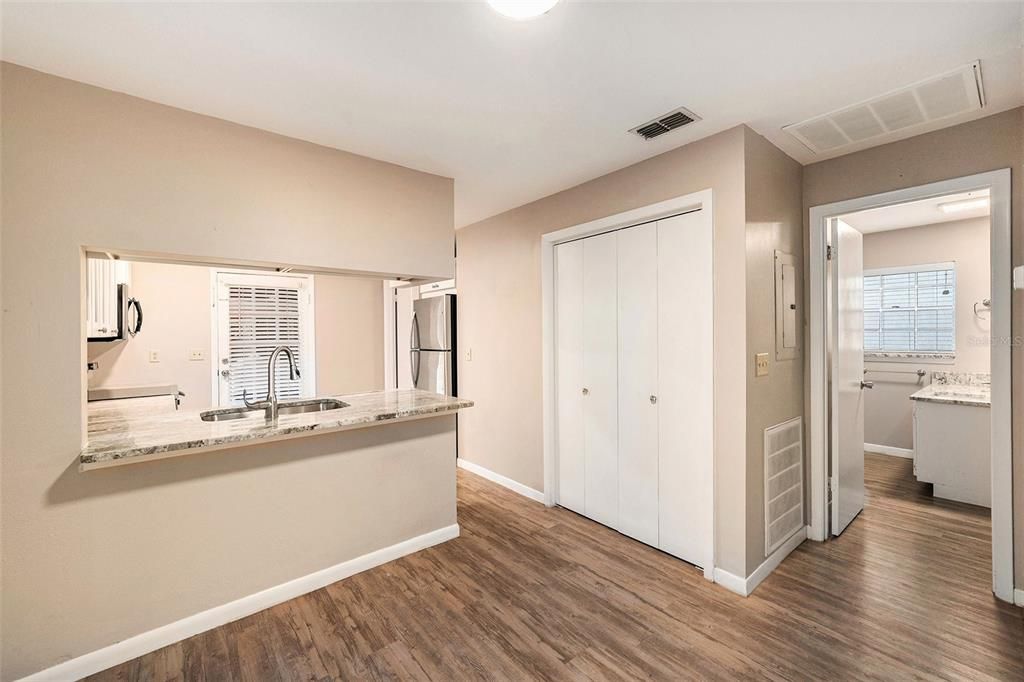 For Rent: $2,000 (2 beds, 1 baths, 1010 Square Feet)