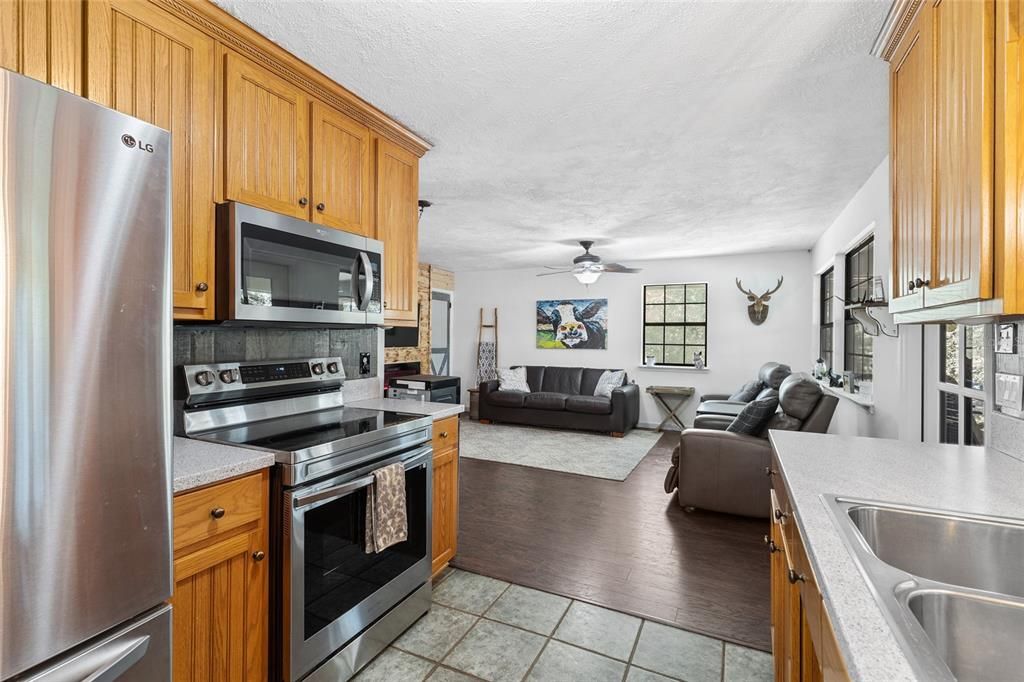 For Sale: $585,000 (4 beds, 3 baths, 1168 Square Feet)