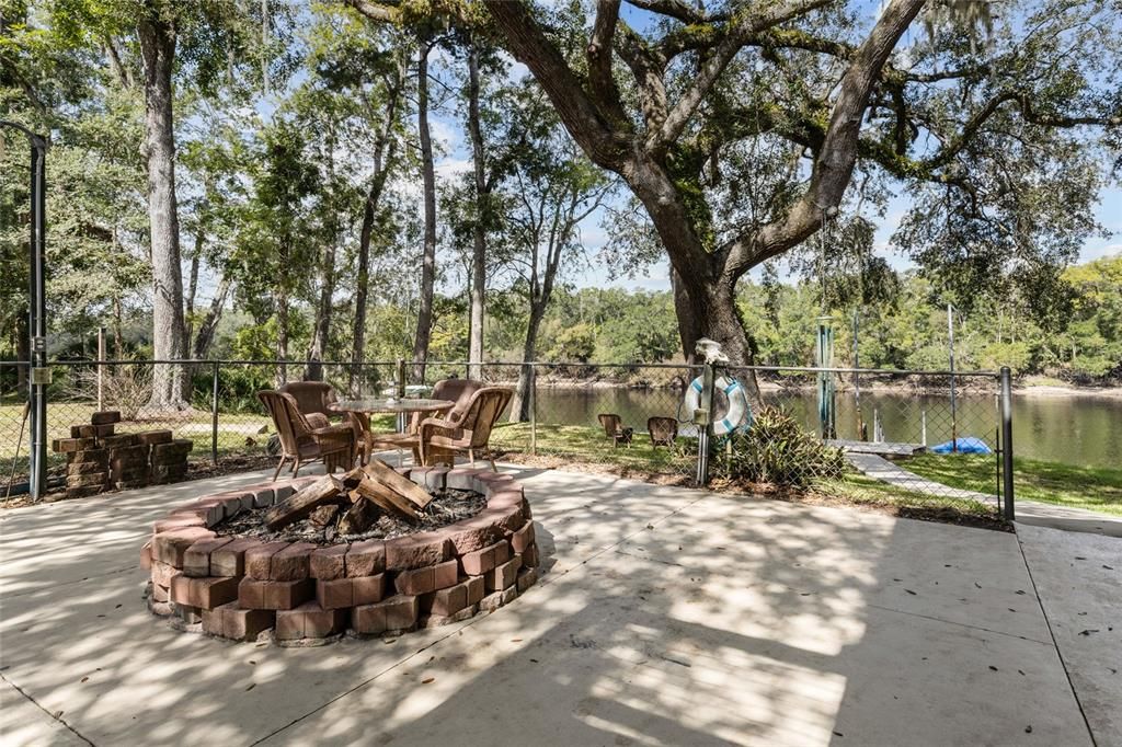 For Sale: $585,000 (4 beds, 3 baths, 1168 Square Feet)