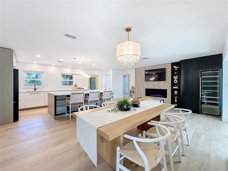 合同活跃: $799,999 (3 贝兹, 2 浴室, 1621 平方英尺)