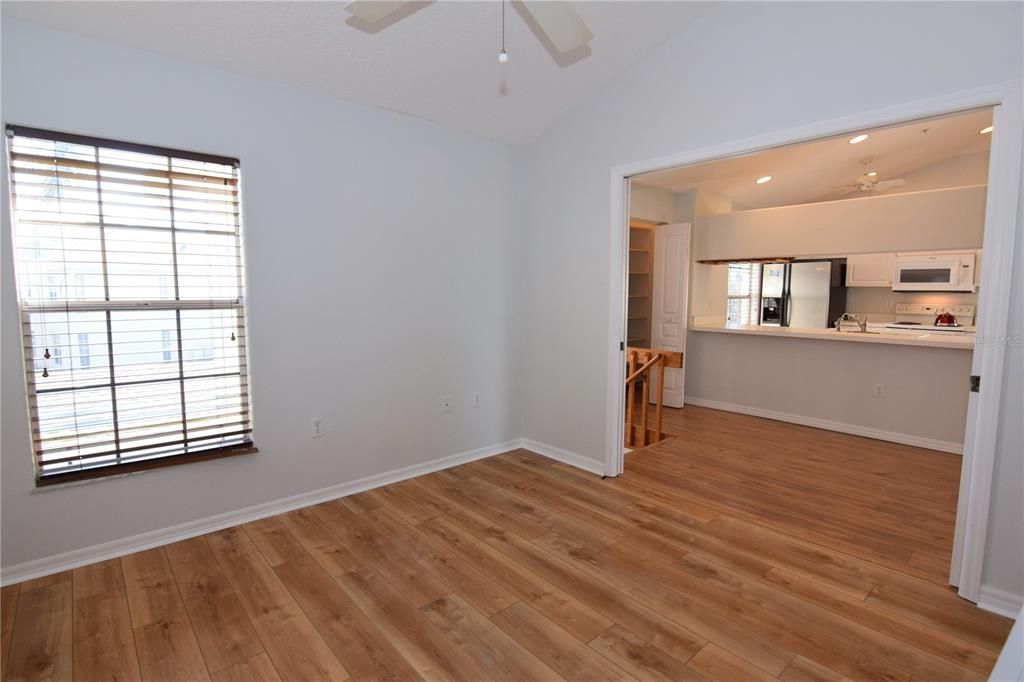 For Rent: $2,100 (3 beds, 2 baths, 1286 Square Feet)