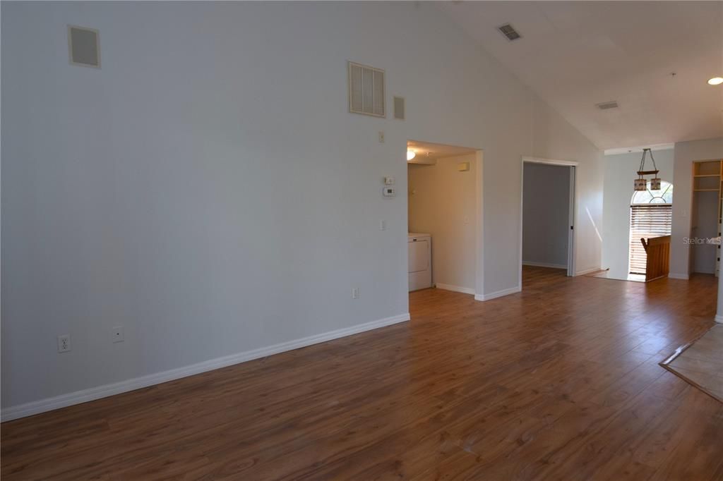 For Rent: $2,100 (3 beds, 2 baths, 1286 Square Feet)
