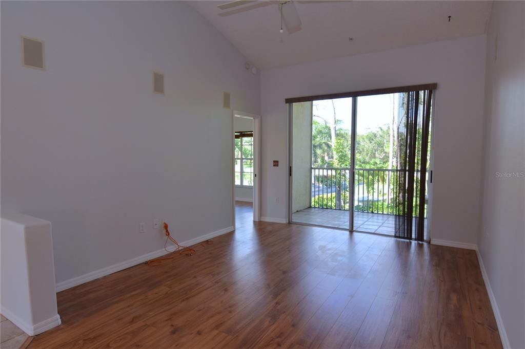 For Rent: $2,100 (3 beds, 2 baths, 1286 Square Feet)