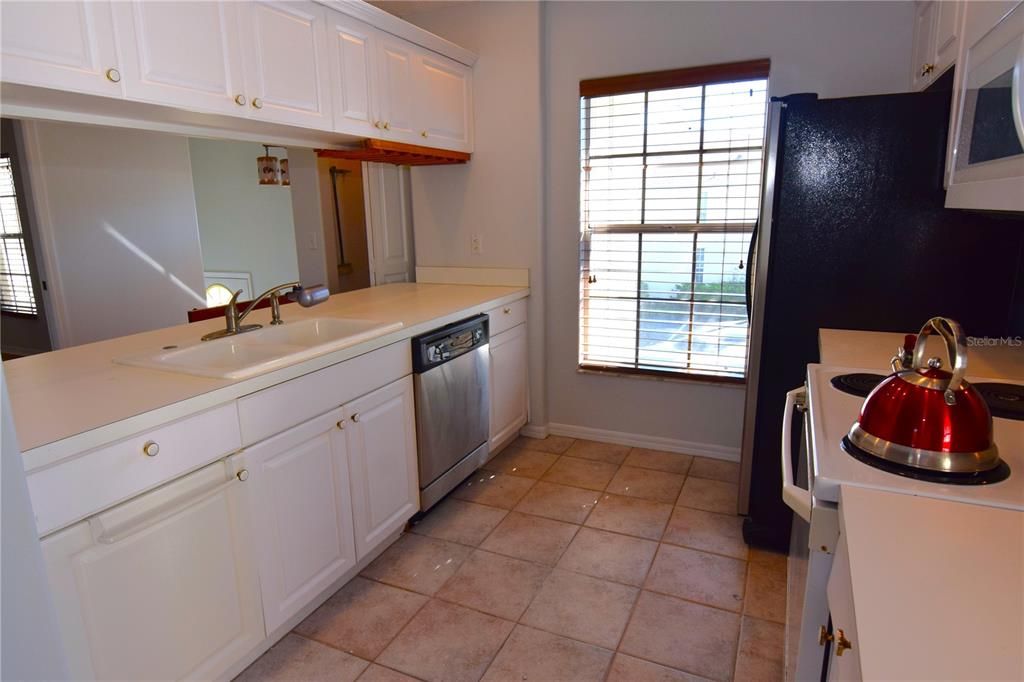 For Rent: $2,100 (3 beds, 2 baths, 1286 Square Feet)