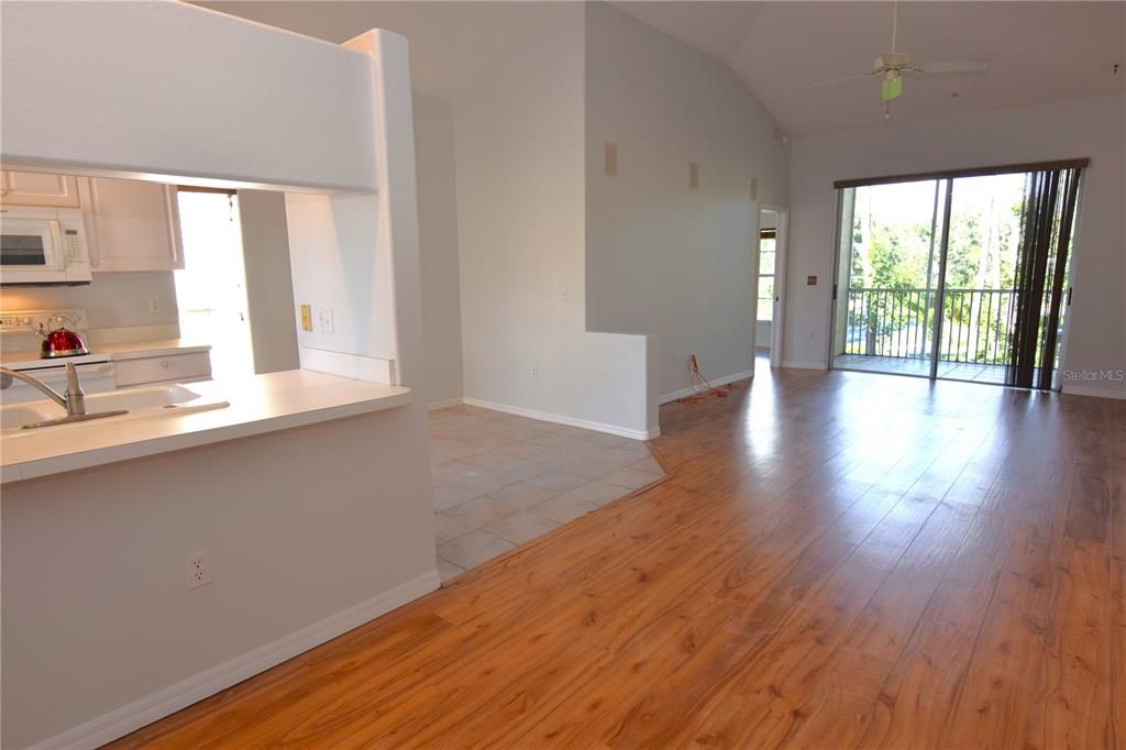 For Rent: $2,100 (3 beds, 2 baths, 1286 Square Feet)