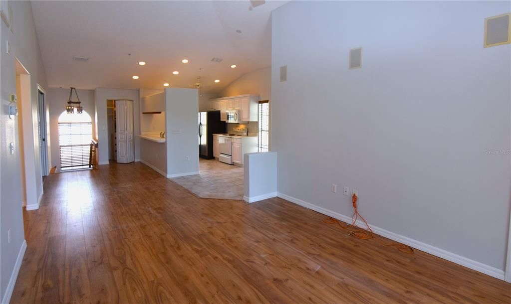 For Rent: $2,100 (3 beds, 2 baths, 1286 Square Feet)