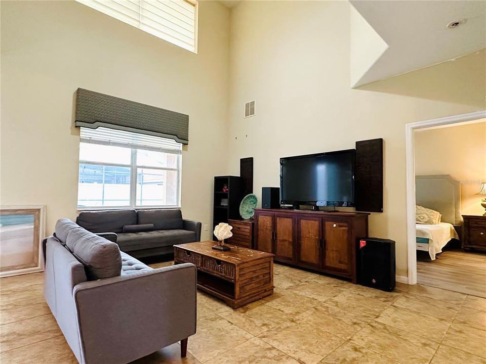 For Rent: $3,900 (6 beds, 4 baths, 2874 Square Feet)