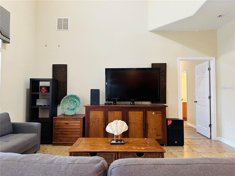 For Rent: $3,900 (6 beds, 4 baths, 2874 Square Feet)