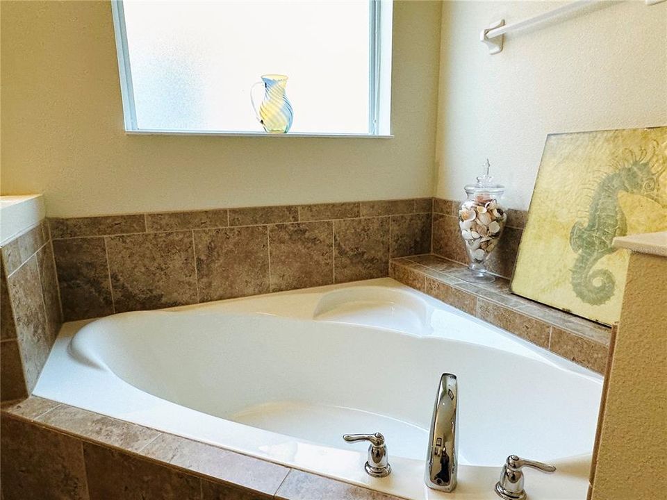 For Rent: $3,900 (6 beds, 4 baths, 2874 Square Feet)