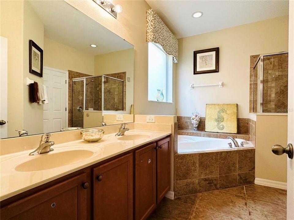 For Rent: $3,900 (6 beds, 4 baths, 2874 Square Feet)