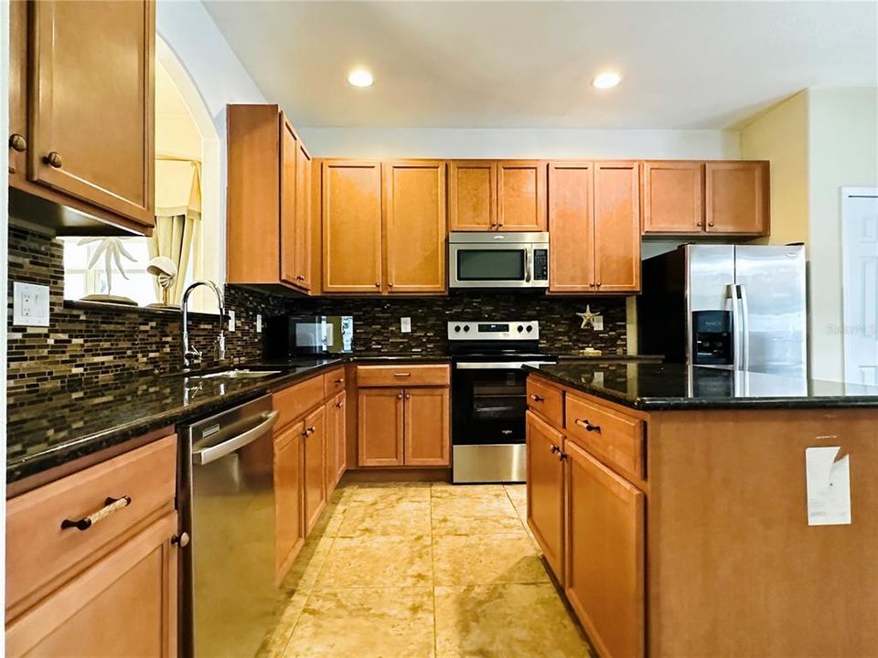 For Rent: $3,900 (6 beds, 4 baths, 2874 Square Feet)