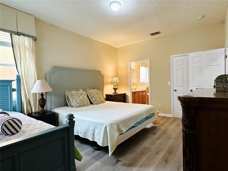 For Rent: $3,900 (6 beds, 4 baths, 2874 Square Feet)